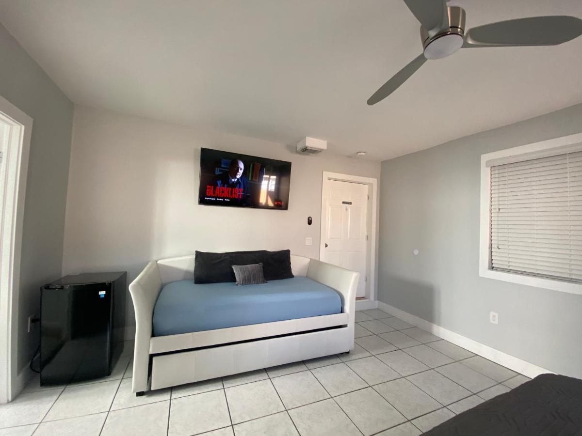 Main House 3 Bed 2 Bath & Guest House 1 Bed 1 Bath Miami Exterior photo
