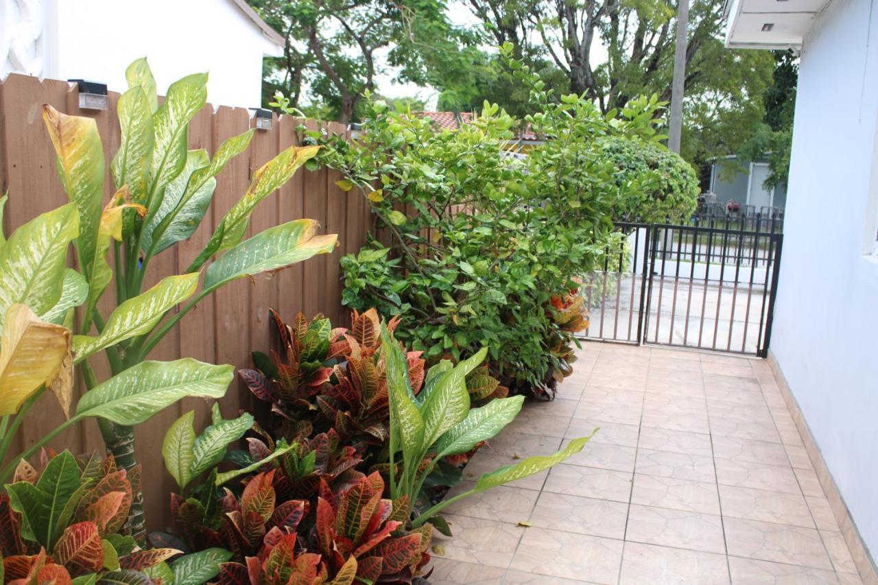 Main House 3 Bed 2 Bath & Guest House 1 Bed 1 Bath Miami Exterior photo
