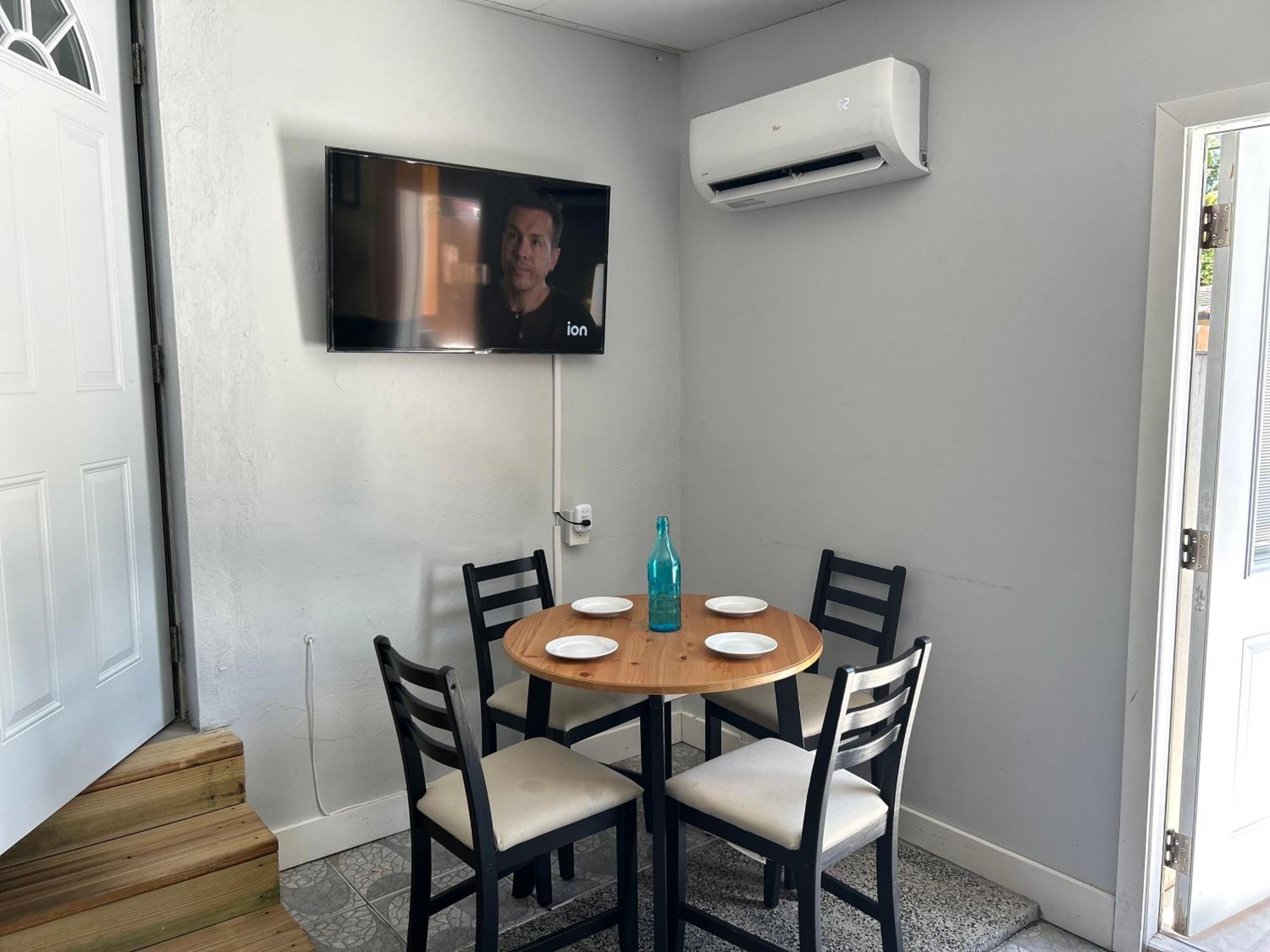 Main House 3 Bed 2 Bath & Guest House 1 Bed 1 Bath Miami Exterior photo